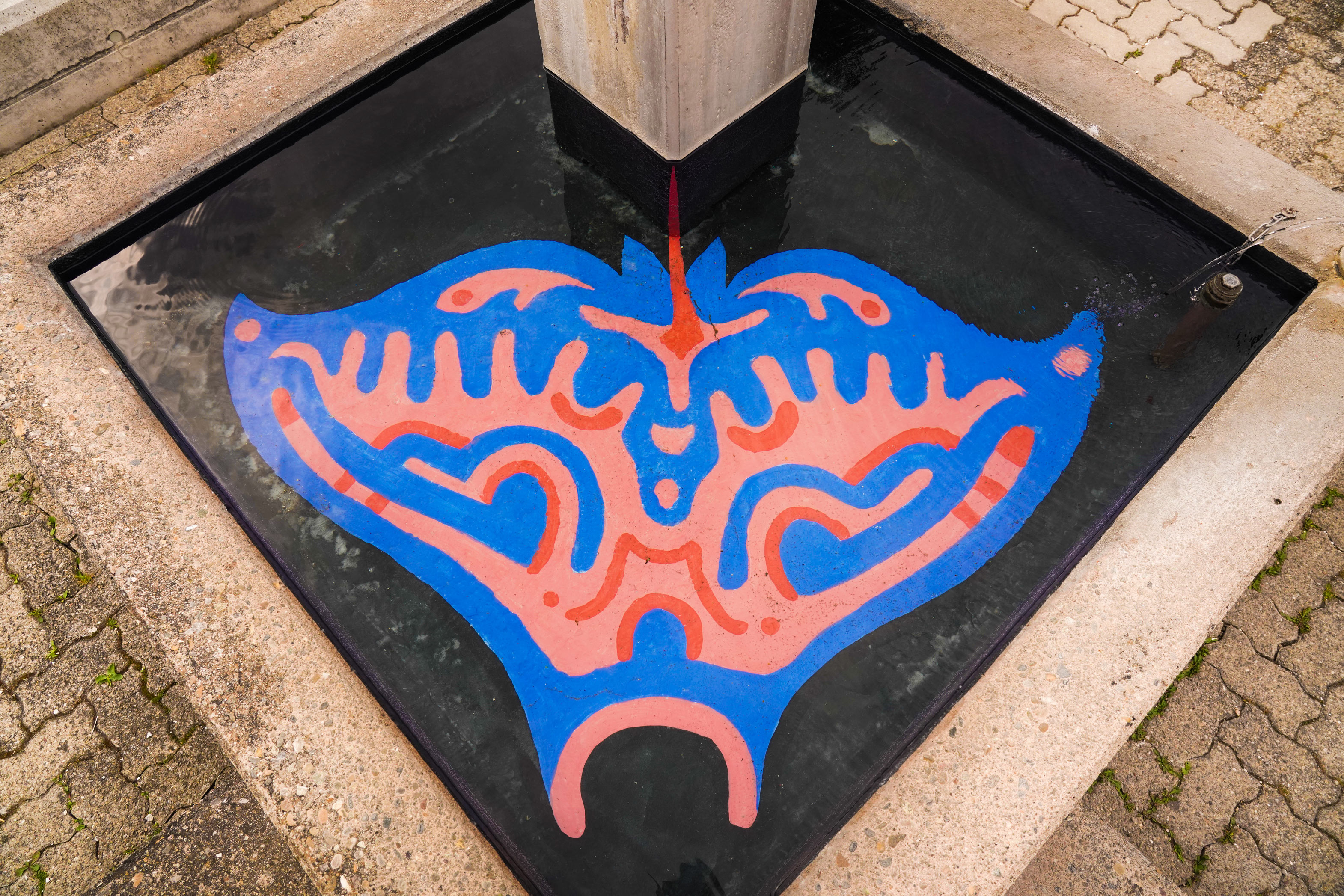 Brunnenbemalung mit Infinity Octopus in Frauenfeld, Schweiz von Künstlerin Patrizia Stalder