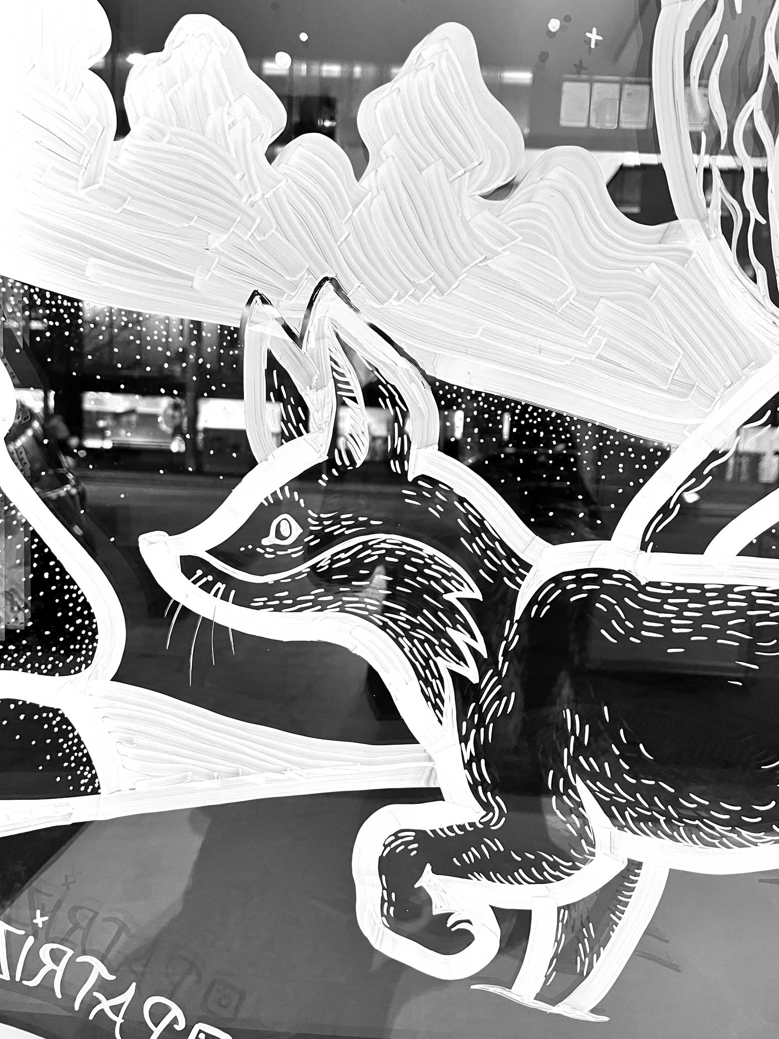 Kreis 4 - Schaufensterbemalung - Patrizia Stalder - Illustration - Wandmalerei - Grafik Design - Naming & Konzept - Corporate Design - Webdesign (Responsive) - Print Design - Mode Design - Taschen Design - Beschriftung - Fotografie - Malerei - Künstelerin Schweiz - Austellungen Basel - Kunst - Live-